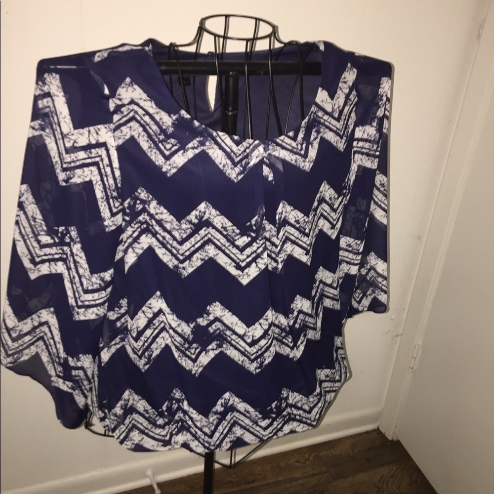 New Directions size XL blue and white lined semi sheer‎ with flair sleeves
